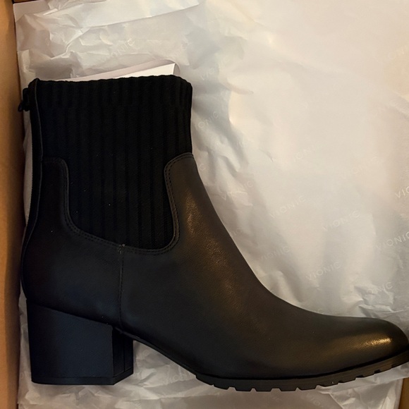 Vionic Boot - Picture 2 of 6
